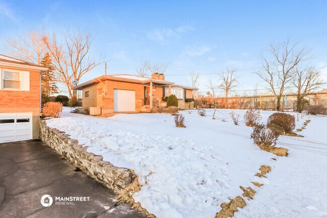 Building Photo - 3240 Dolomar Dr
