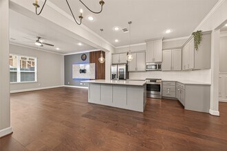 Building Photo - 4413 Schuler St