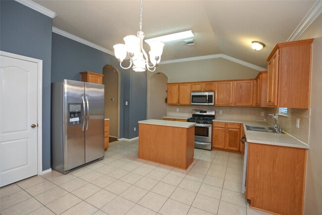 Building Photo - Promenade Lane, Pearland, TX 77584 - 4 BR 2 BA single-family home