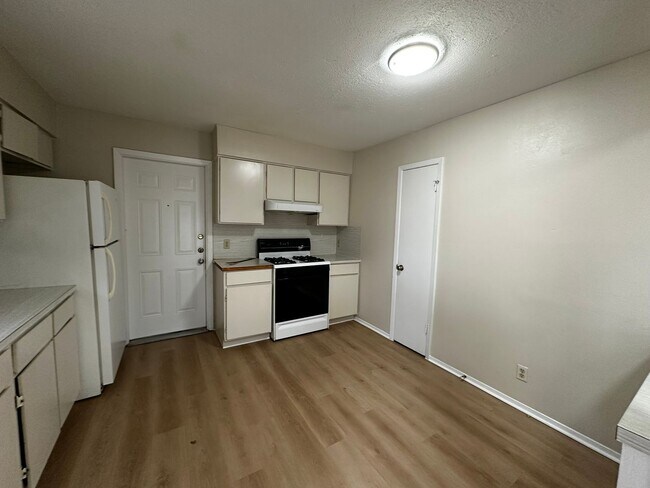 Building Photo - Quattro Investment Group LLC1 (5802 Emerald Forest Dr)