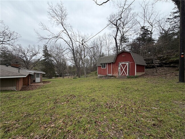 Foto del edificio - 9108 Bluff Dr