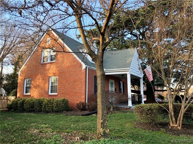 Building Photo - 208 Woodlawn Ave