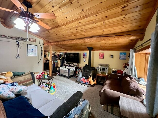 Building Photo - Charming 3-Bedroom Home on 5.84 Acres – Pe...