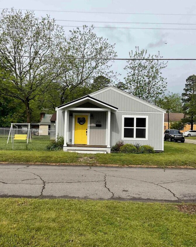 Primary Photo - 101 S Lucy St