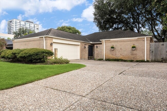 Building Photo - 15703 Whitewater Ln