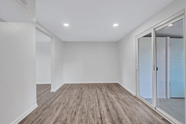 Building Photo - Avalon Townhomes