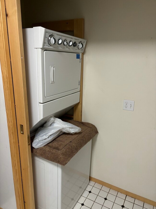 Washer Dryer - 2585 Elwood Ave