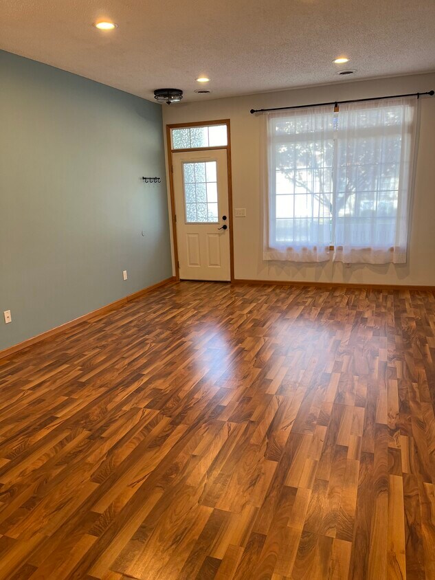 17110 Nixon St NW, Elk River, MN 55330 Townhome Rentals in Elk River