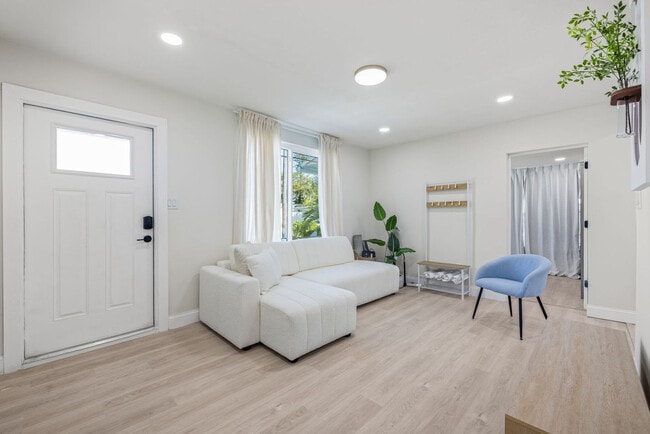 Building Photo - 510 79th Ave