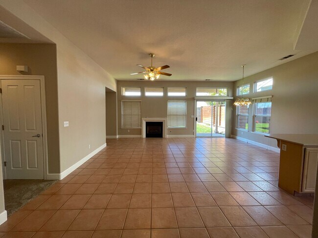 Foto del edificio - 1621 Linnea Ln