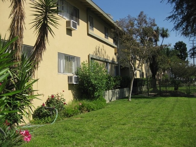 Building Photo - Tobias Villas