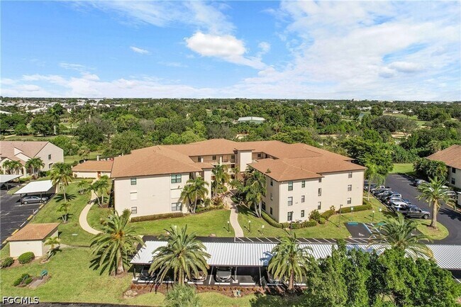 Foto del edificio - 8474 Charter Club Cir