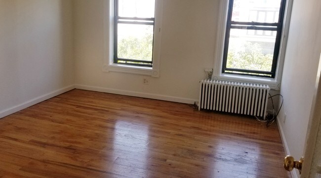 Building Photo - 663 Degraw St