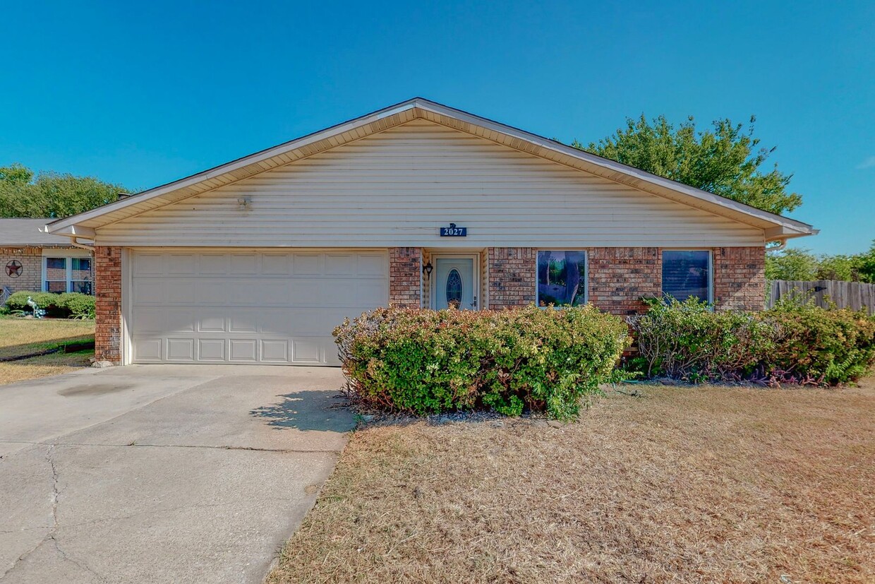 Primary Photo - Now Available! 3 Bedroom 2 Bath Arlington ...