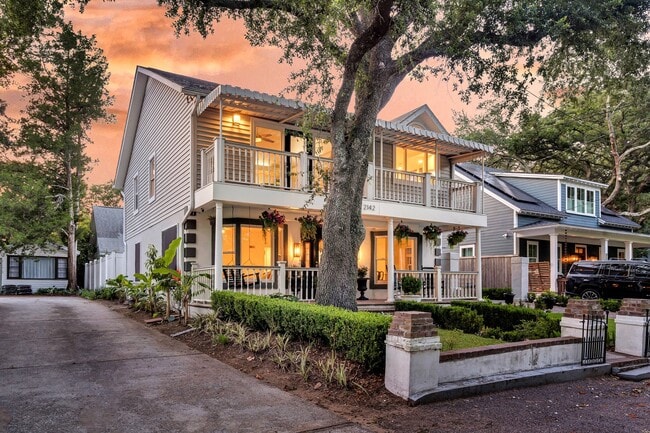 Front of Main House - 2142 Golfview Dr