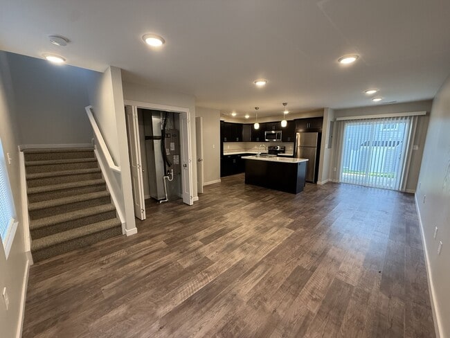 Foto del edificio - 408 Creekview Dr