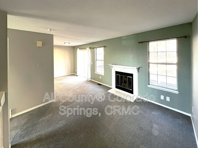 Building Photo - 2058 Palm Dr