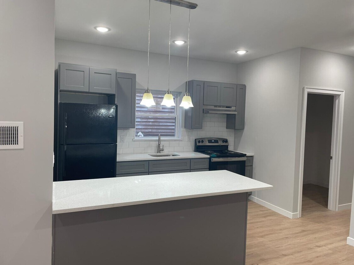 Kitchen - 221 16th Ave