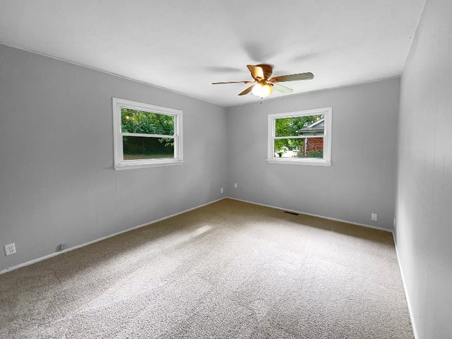 Foto del edificio - 210 Littlebrook Dr