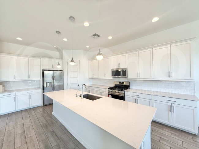 Building Photo - 5550 S Arizona Pl