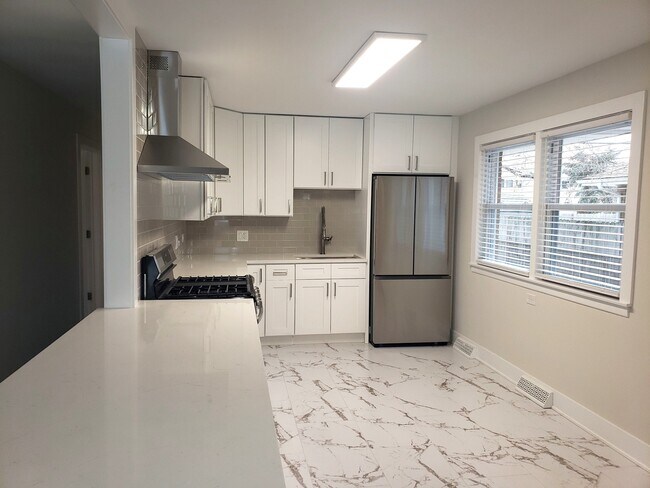 Foto del edificio - 8534 W Sunnyside Ave