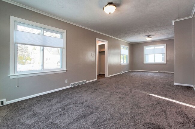 Building Photo - 3 Bedroom Home On Holland's North Side