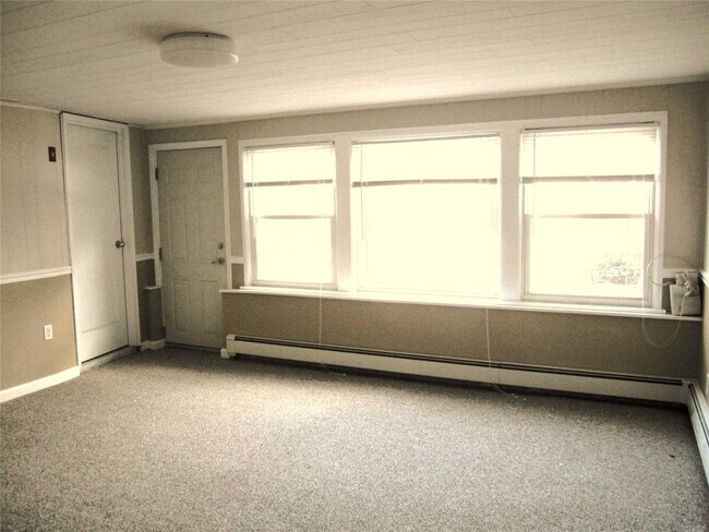 Building Photo - 77 Massapequa Ave