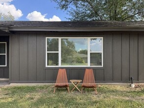 Building Photo - 727 Mary Lake Dr