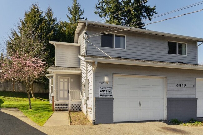 Foto del edificio - Everett Duplex - 3 bedrooms