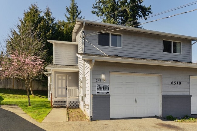 Building Photo - Everett Duplex - 3 bedrooms