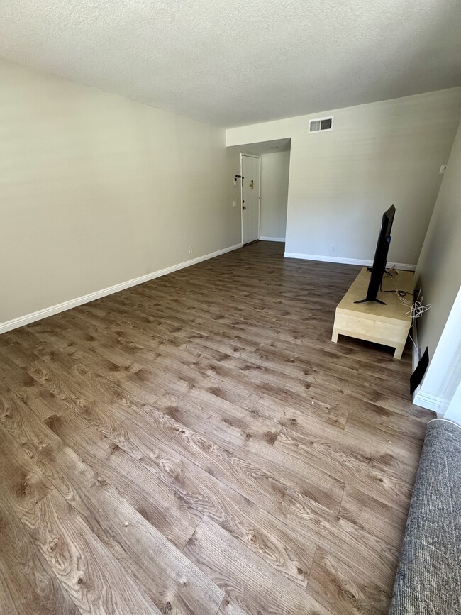 Building Photo - 4575 Ramona Ave