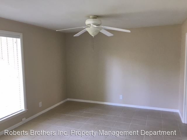 Building Photo - 1030 Sea Cliff Dr N