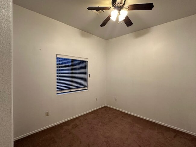 Building Photo - 4 Bedroom Home for Rent in Yuma East!