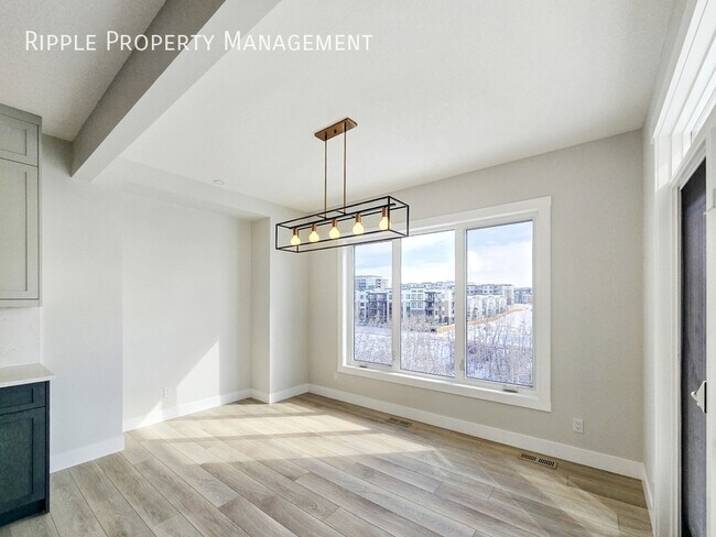 Photo du bâtiment - BRAND NEW 4 BEDS, 3.5 BATHS SINGLE FAMILY HOUSE | RAVINE-BACKING PRIVACY