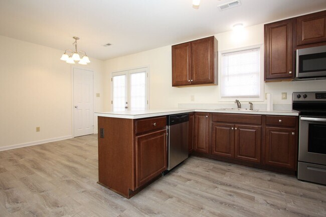 Building Photo - 5598 Patricia Dr