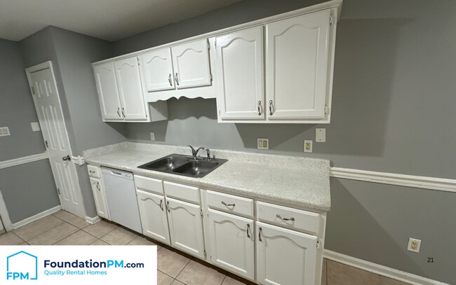 Foto del edificio - 6913 Century Oaks Dr