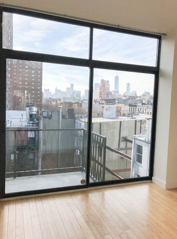 Foto del edificio - 92 E 7th St