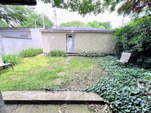 Building Photo - 534 W Dickens Ave