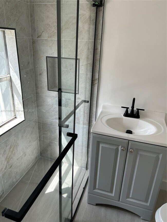 Foto del edificio - 3529 NW 34th St