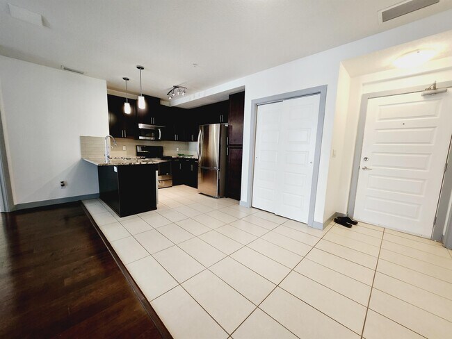 Photo du bâtiment - 5151 Windermere Blvd