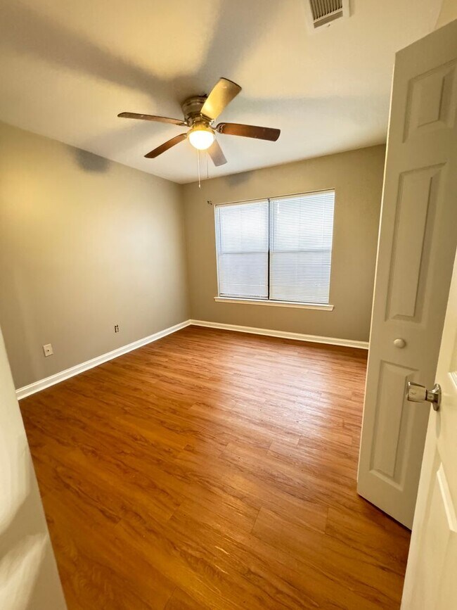 Foto del edificio - 107 S Edgewood Dr
