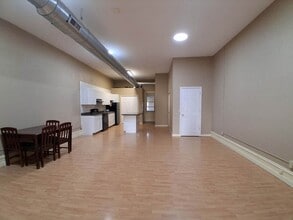 Building Photo - 106.5 E Main St