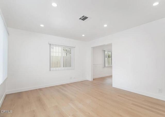 Foto del edificio - 268 E Providencia Ave