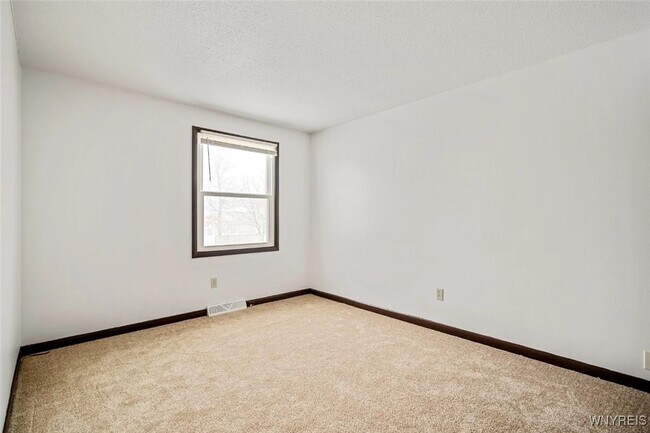 Building Photo - 301 Kaymar Dr