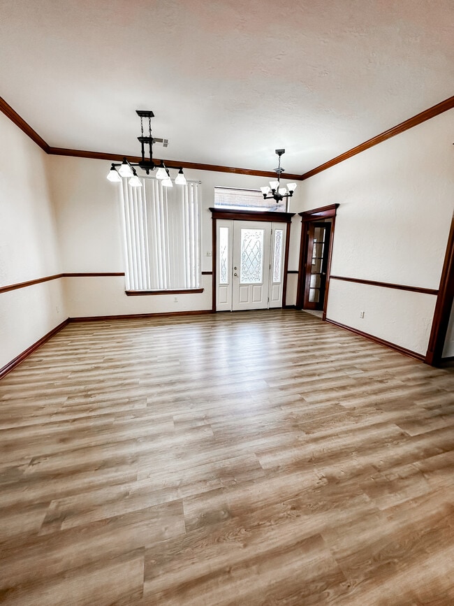 Building Photo - 1502 SW 70th St