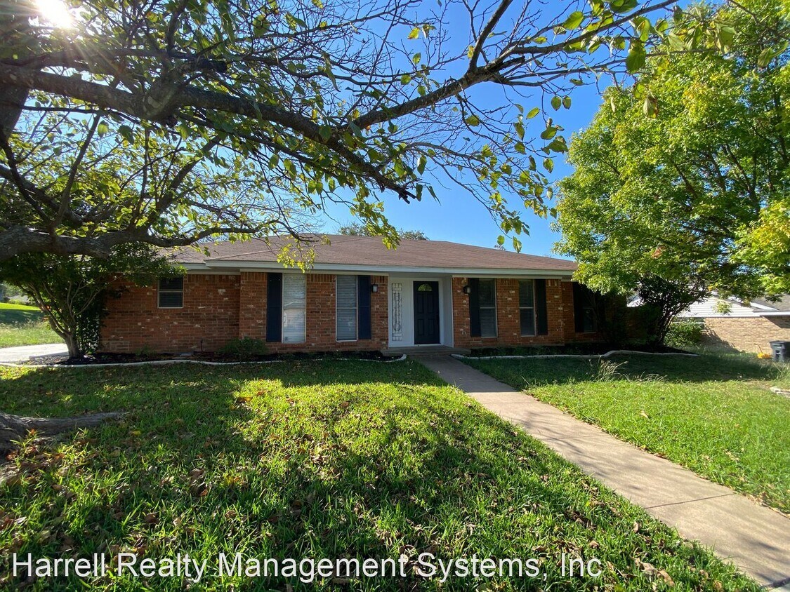 3 br, 2 bath House 8508 Briargrove Drive House Rental in Woodway, TX