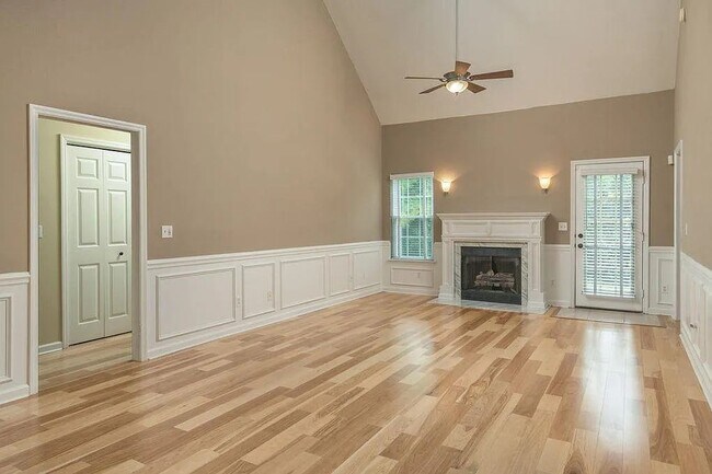 Building Photo - 2600 Kingsley Ct