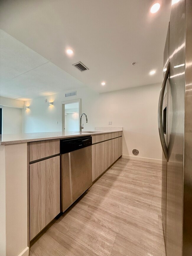 Building Photo - Silver Bluff Underline