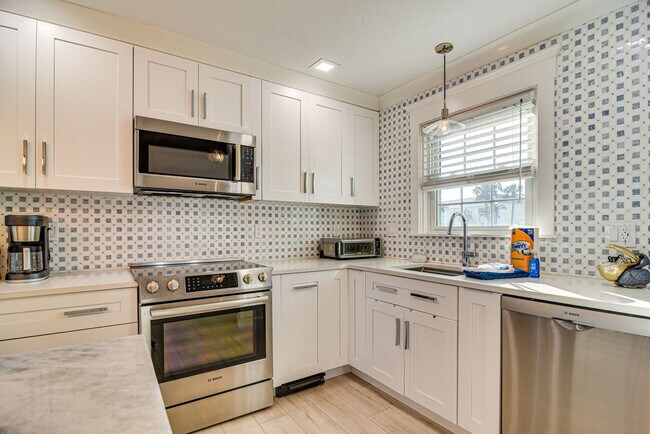 Foto del edificio - 5172 Coquina Key Dr SE