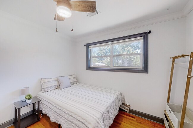 Foto del edificio - 1395 Stoneham Ct